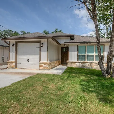 Pristine 3-Bedroom Home Near Canyon Lake!